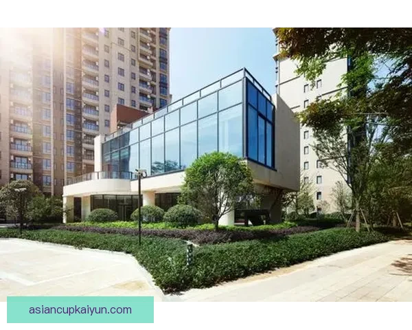 阿尔塞纳·温格回顾英超辉煌生涯，表现稳健引发热议