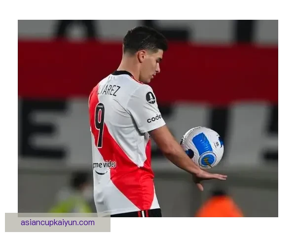 阿尔瓦雷斯本赛季在曼城中场表现稳健，状态持续提升